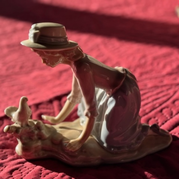 Lladro figurine, vintage figurine Caressing the Dove  BEAUTIFUL!! - Picture 5 of 9